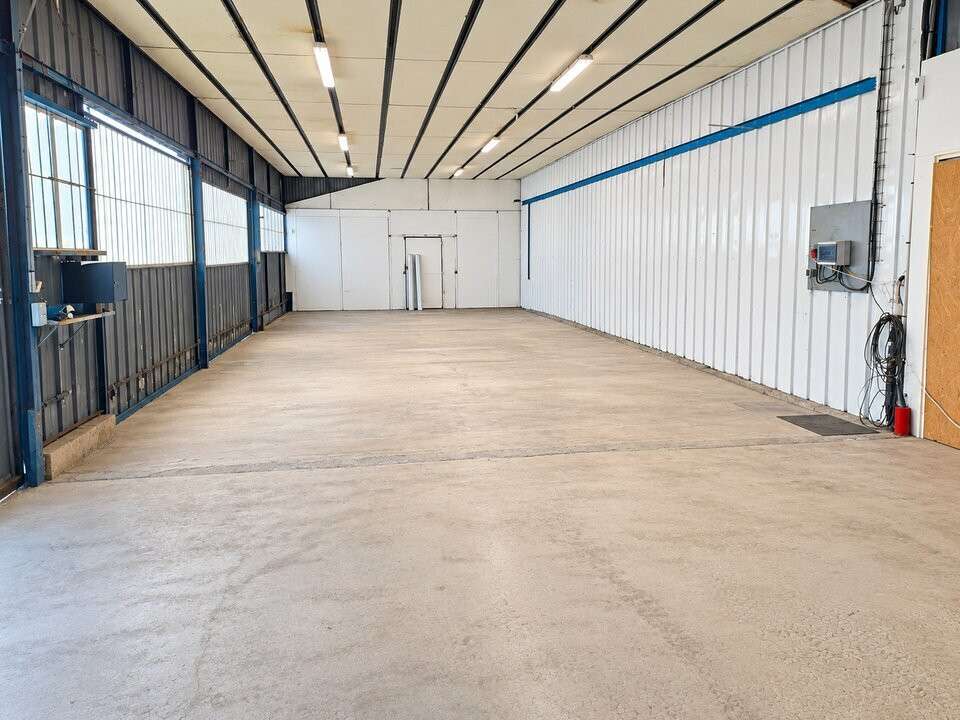 Location cellule d'activité de 215m² en ZA à Vitré