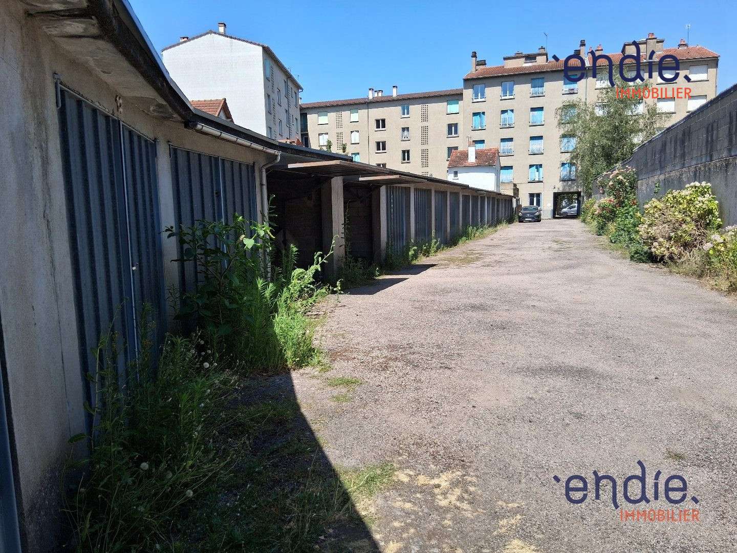 AV lot de garages clos sécurisés centre Montluçon