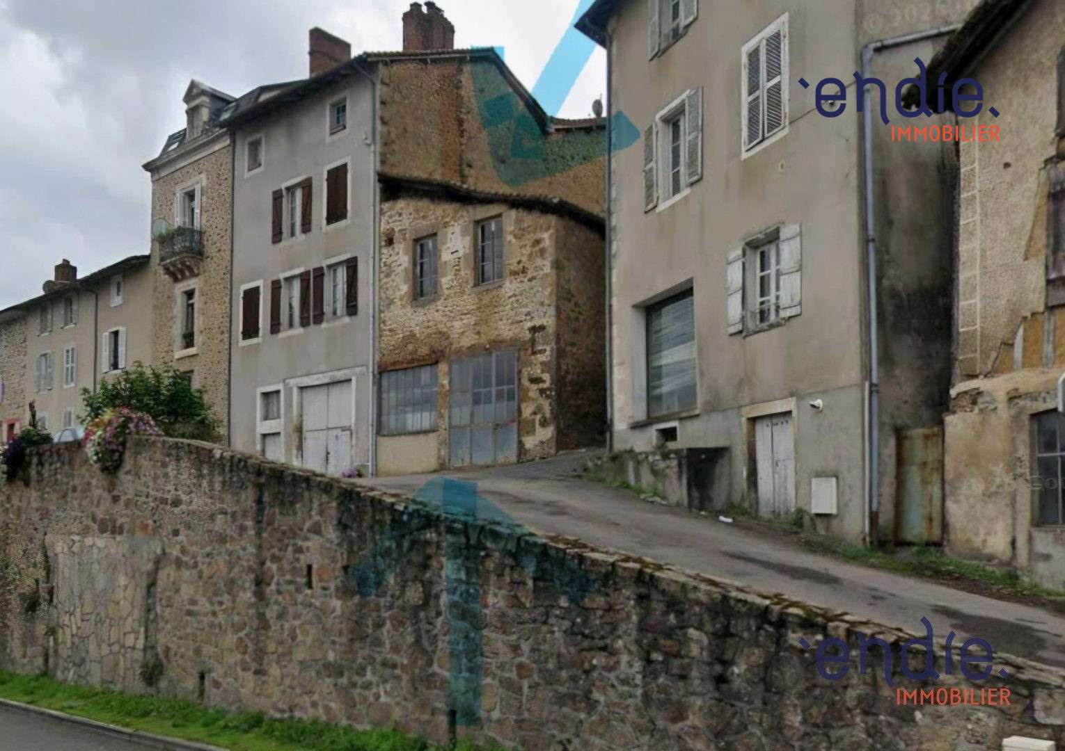 Vente garage 75m² à Rochechouart centre
