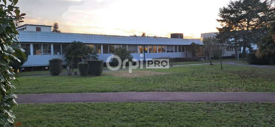 Bureau 142m² à louer à Pau Université