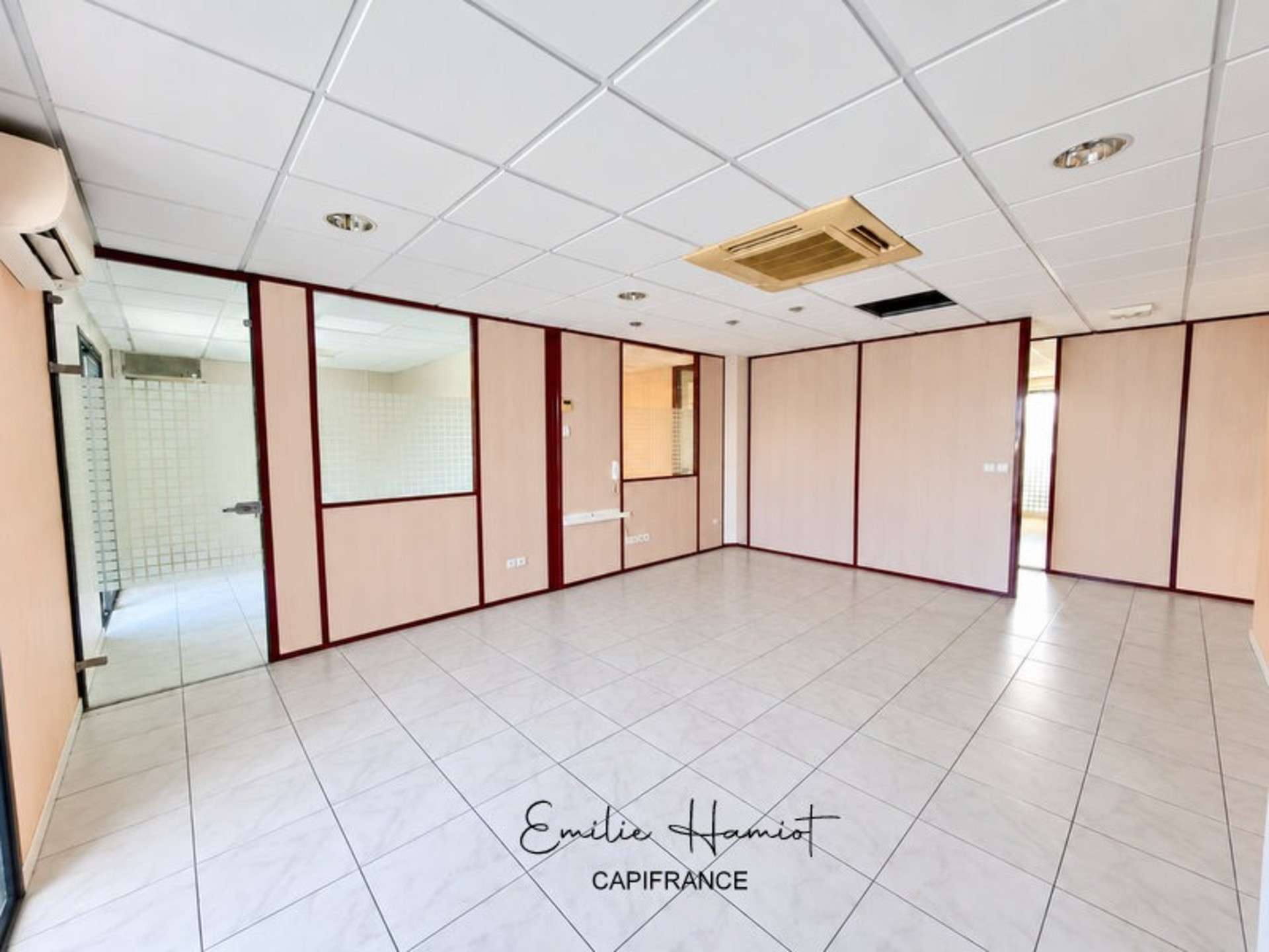 A louer local professionnel 222m² Le Lamentin