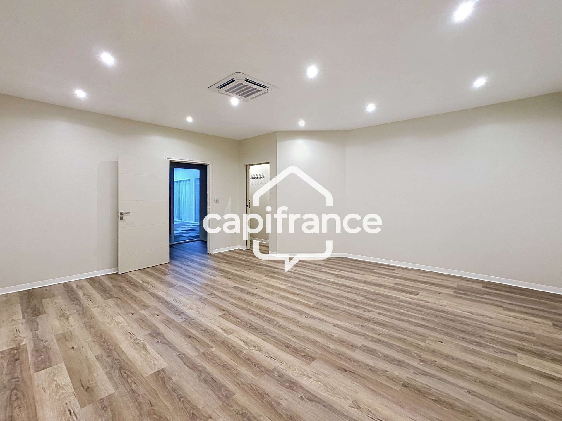 Bureau 42m² R+1 à louer Moudong Baie Mahault