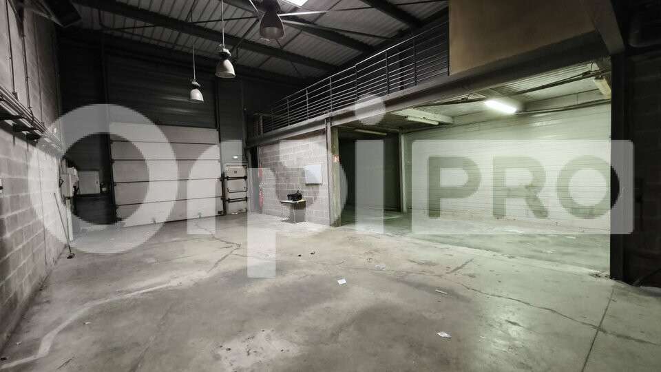 Vente local d'activité 253m² à Grigny accès A6