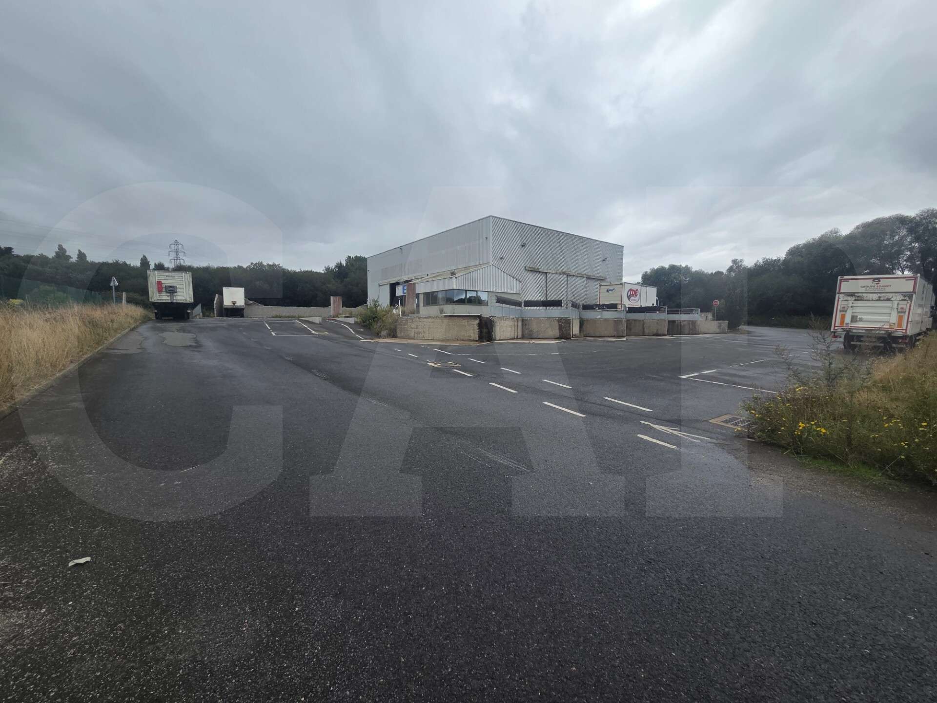 AV local d’activité 580m² sur 9350m² à Plérin