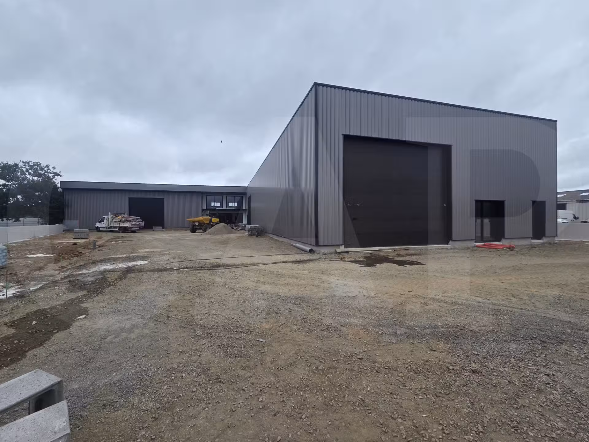A vendre local d’activité neuf 326m² à Trémuson