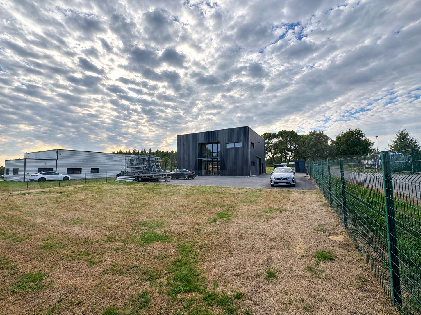 AV bâtiment indépendant 173m² à Maure-de-Bretagne