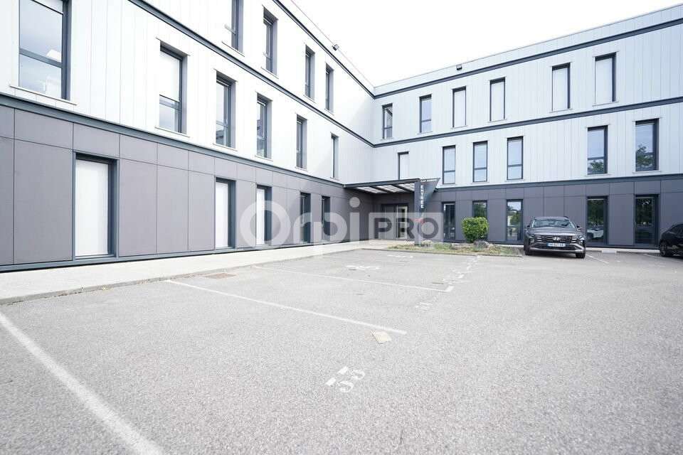 Plateau de bureaux à louer 204m² à Pusignan