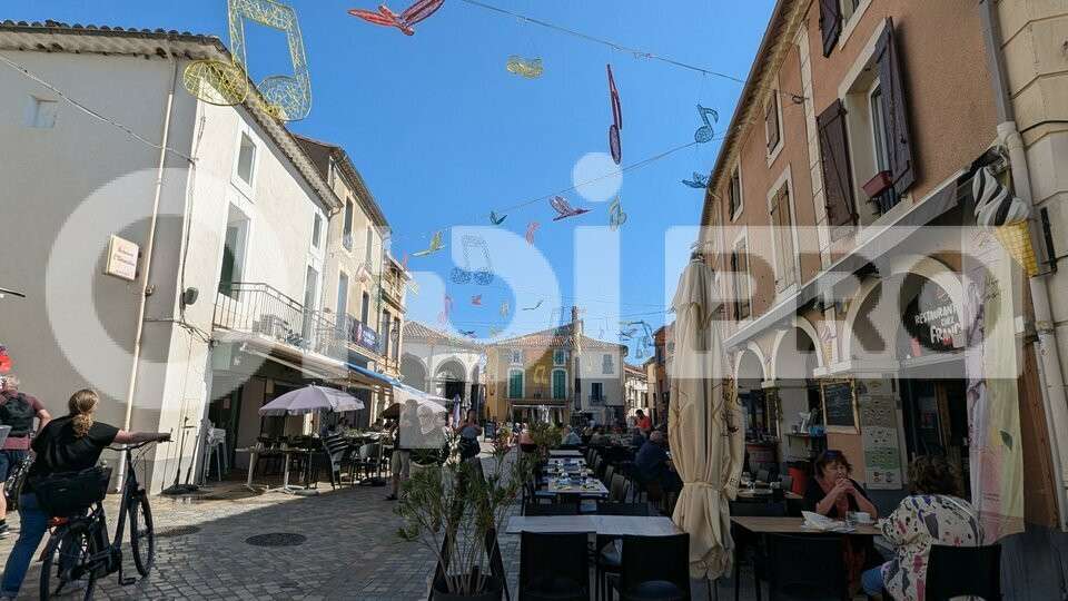 Cède bail local de 30m² avec terrasse à Vias