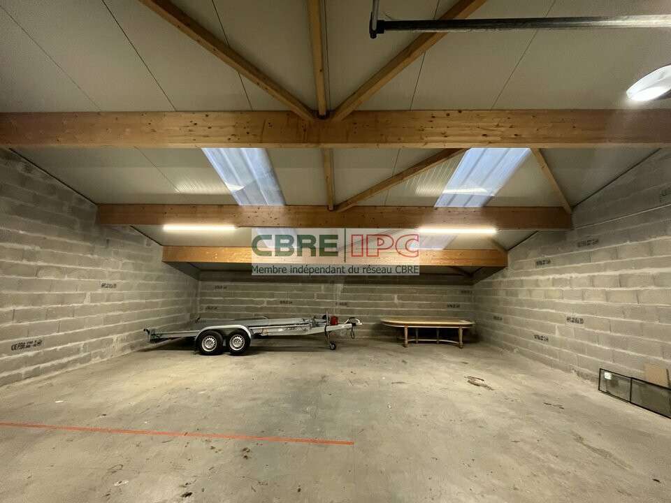 Location dépôt brut de béton 119m² à Villefranque