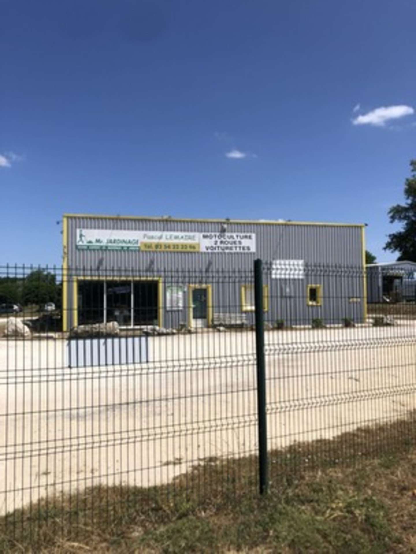 Cède local d'activité 400m² Saint-Georges-sur-Cher