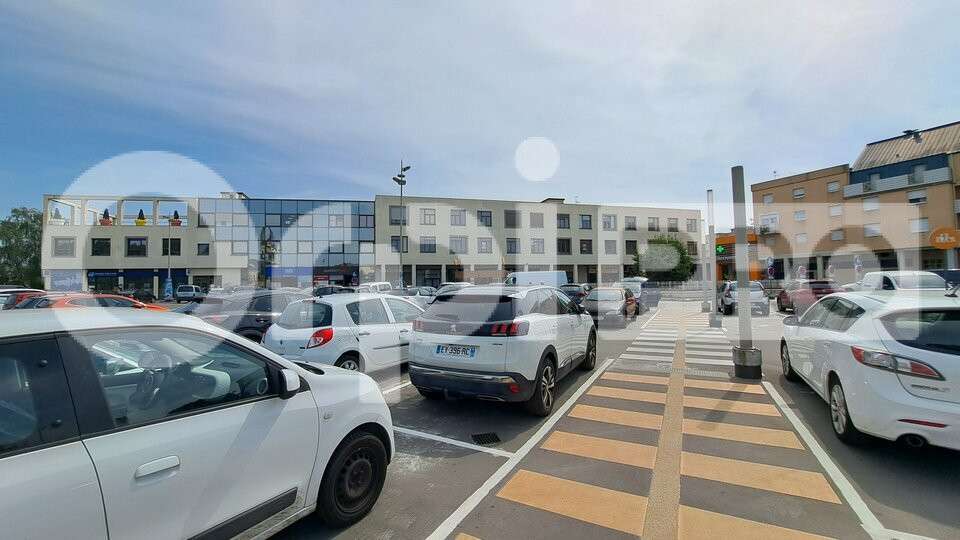 A louer boutique de 125m² à Carrefour Montluçon