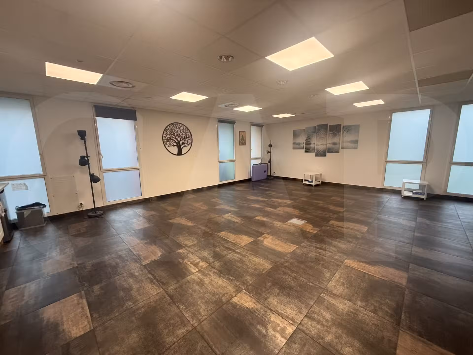 Vente bureau aménagé cloisonné 85m² à la Conterie
