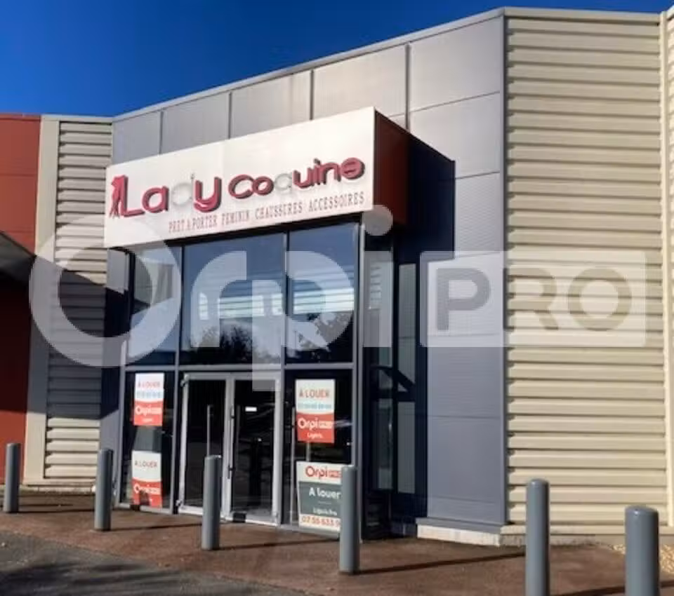 A louer local avec vitrine ZA Sénives à Pithiviers