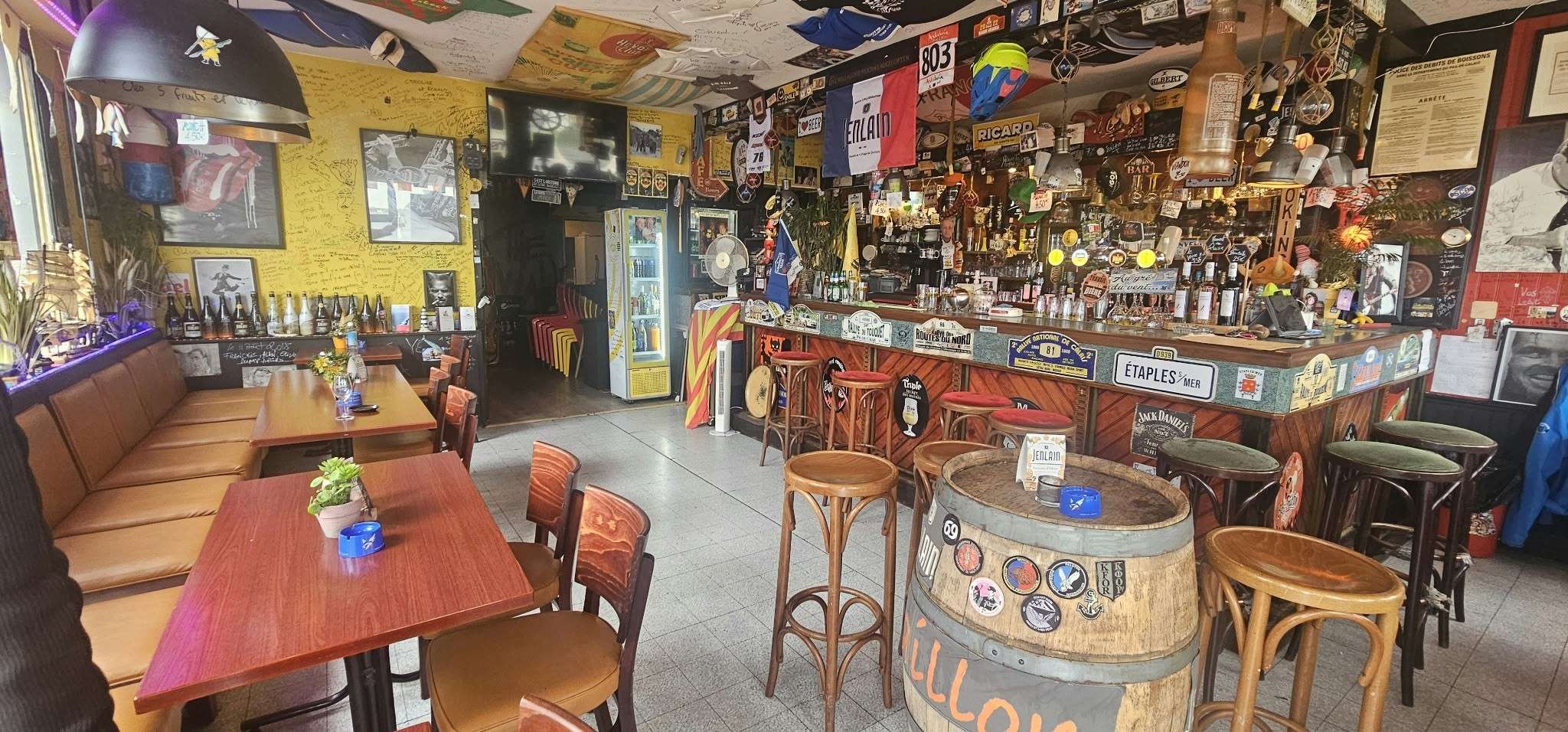 Bar, sur le port d'Etaples, proche LE TOUQUET (62)
