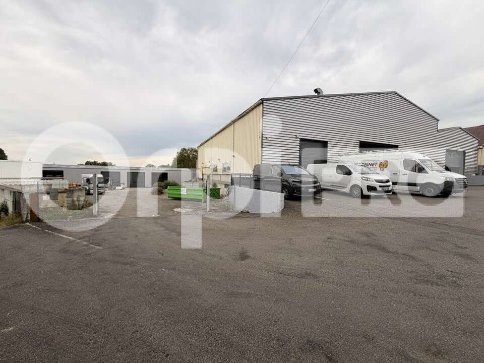 Local 5000m² sur 8000m² à vendre à Rochechouart
