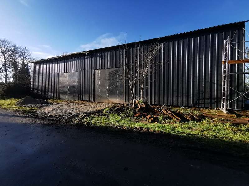 Local d'activité de 100 À 198,50m² proche Quimper