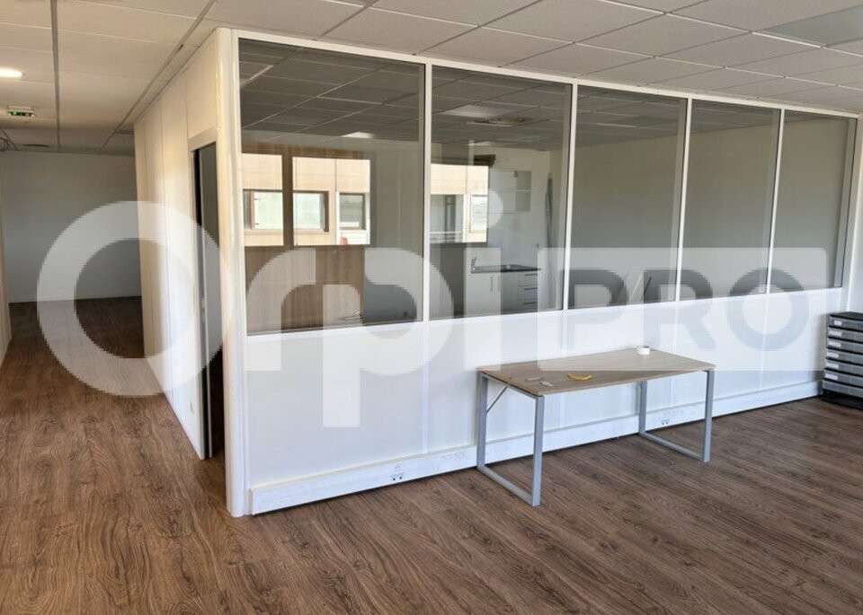 BUREAUX - Cailloux sur Fontaine - 160 m2
