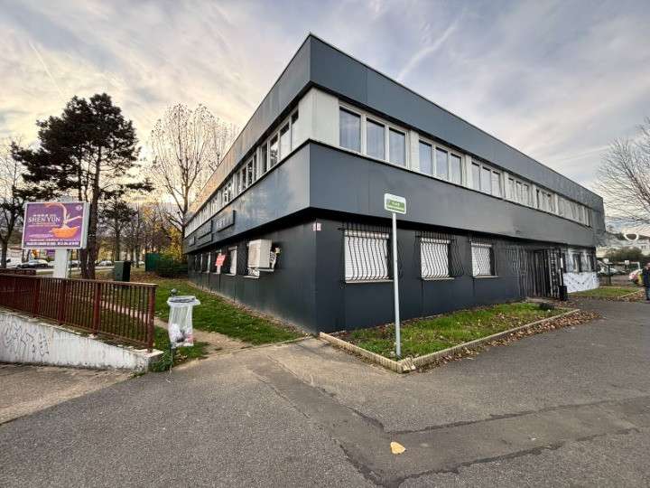 Bureaux et local commercial à vendre
