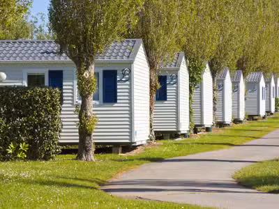 AV beau camping état remarquable 10mn de la plage