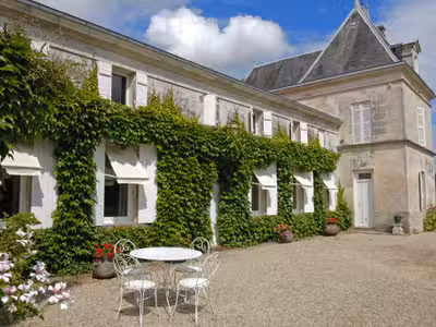 Vente domaine 675 m2 d'exception sur 8,5 hectares
