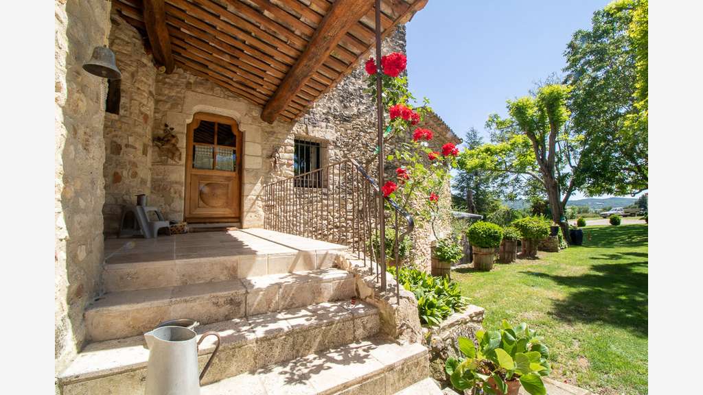 Vente  ancienne ferme du XVIIème Parc du Luberon