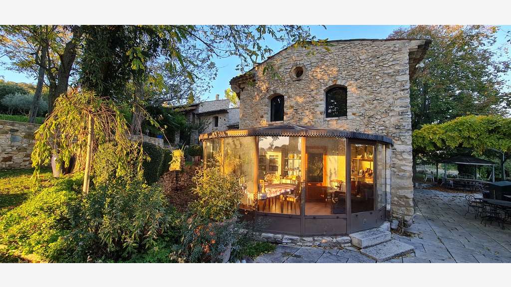 Vente  ancienne ferme du XVIIème Parc du Luberon
