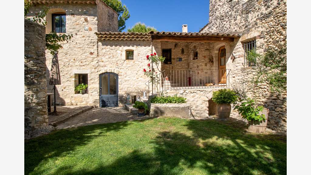 Vente  ancienne ferme du XVIIème Parc du Luberon