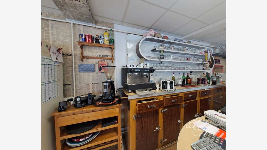 Cède restaurant/maison grand parking dept Aisne