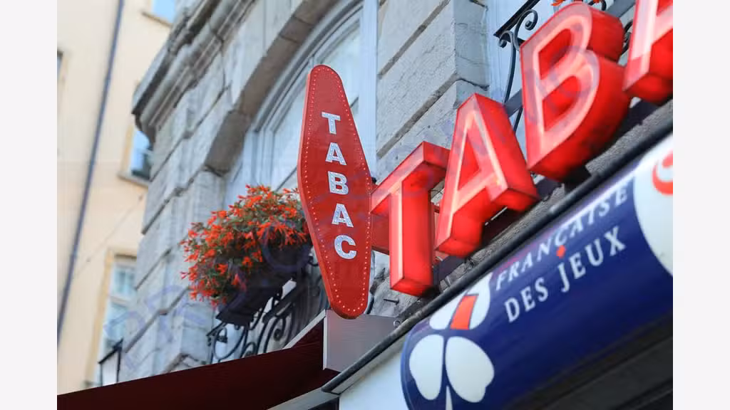 Vente FDC tabac FDJ dans un village du Gard