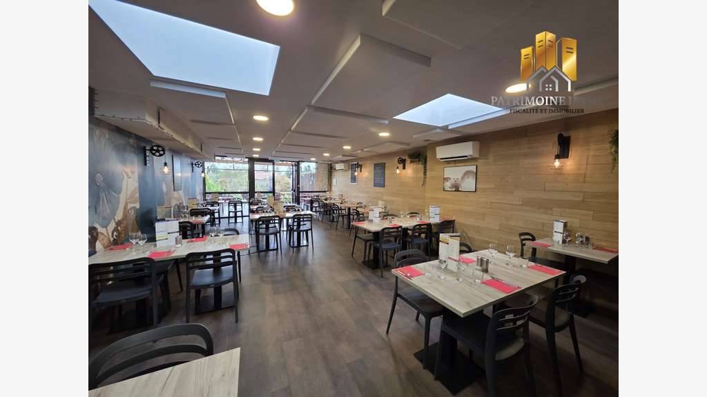 Restaurant rénové + grande terrasse + parking – 72