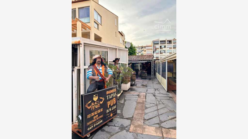 Vente bar à thème très bien situé au Cap d'Agde