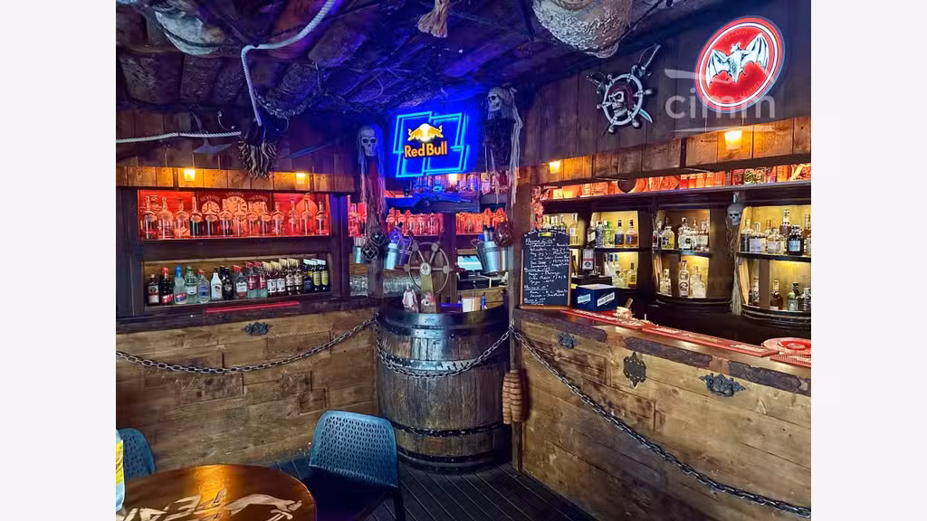 Vente bar à thème très bien situé au Cap d'Agde