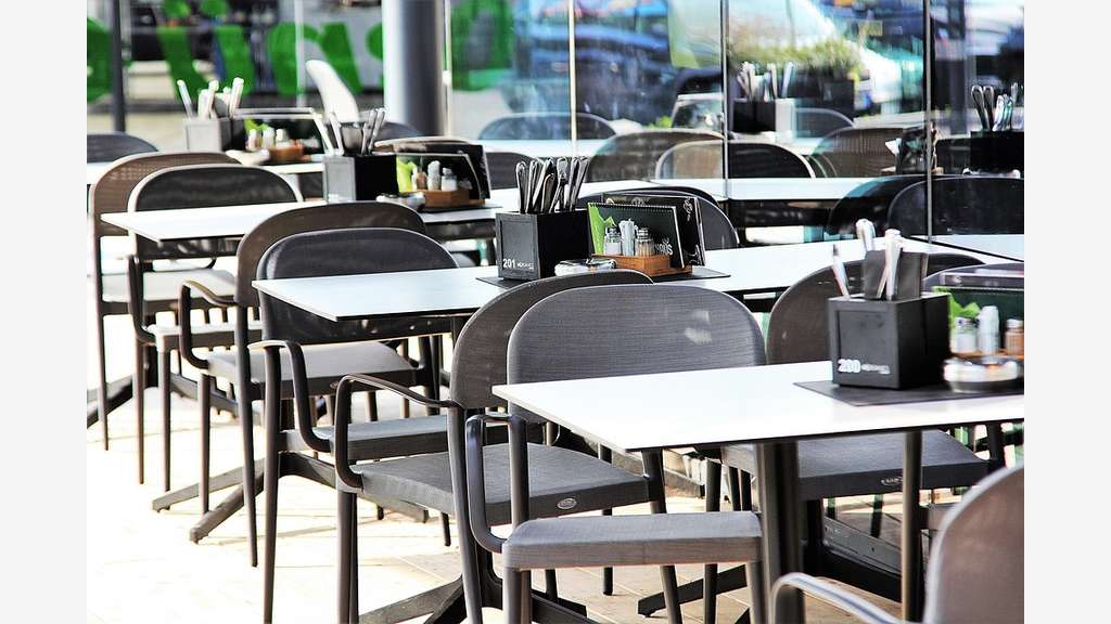 Vd brasserie L4 avec terrasse Marseille Vieux-Port