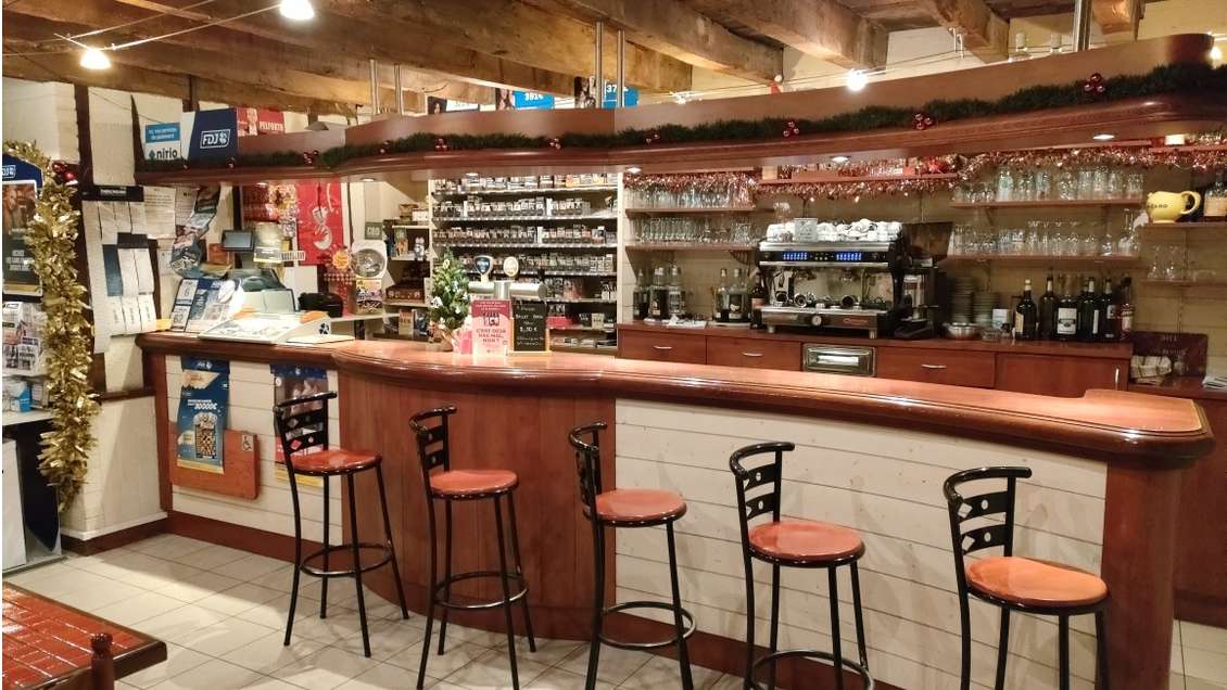 Vente bar tabac FDJ restaurant + logement Moulins