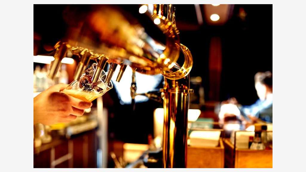 AV bar brasserie terrasse emplacement Rueil Courbe