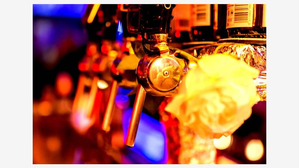 AV bar brasserie terrasse emplacement Rueil Courbe