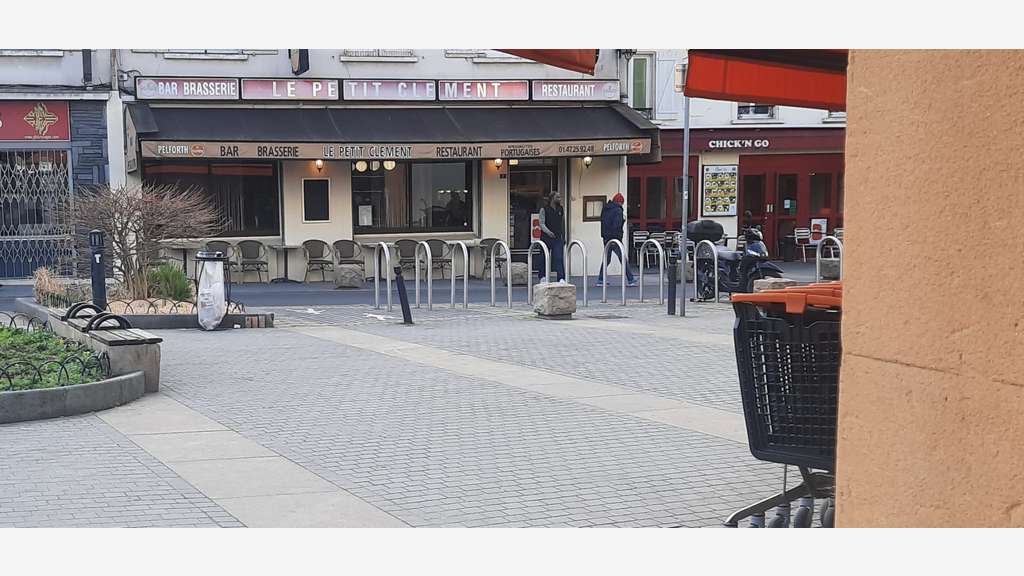 AV bar brasserie terrasse emplacement Rueil Courbe