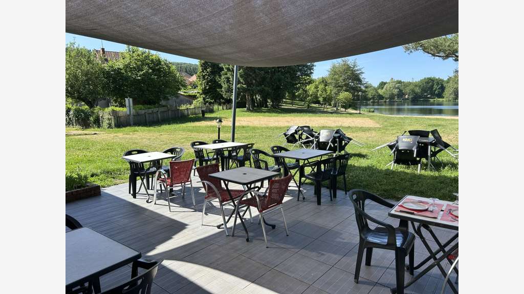 AV bar restaurant 150m² site plan d'eau Saint-Eloy