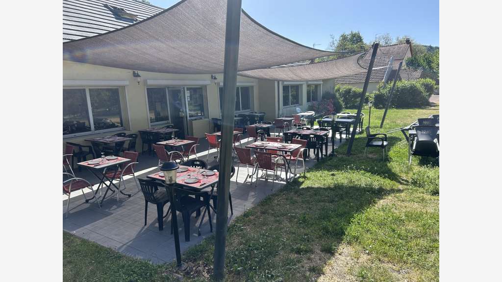 AV bar restaurant 150m² site plan d'eau Saint-Eloy