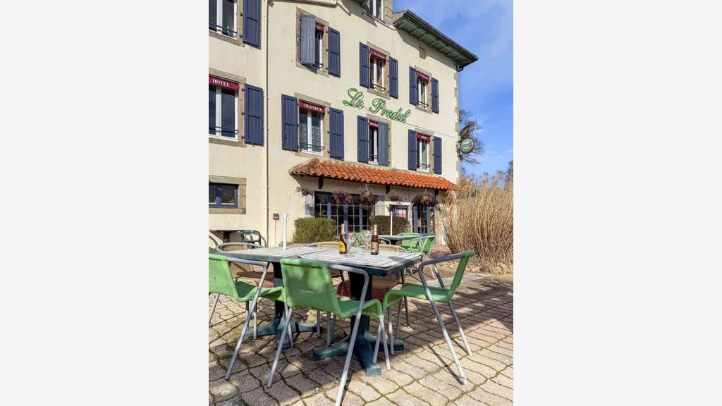 Vente hôtel bar restaurant à St Etienne Cantales