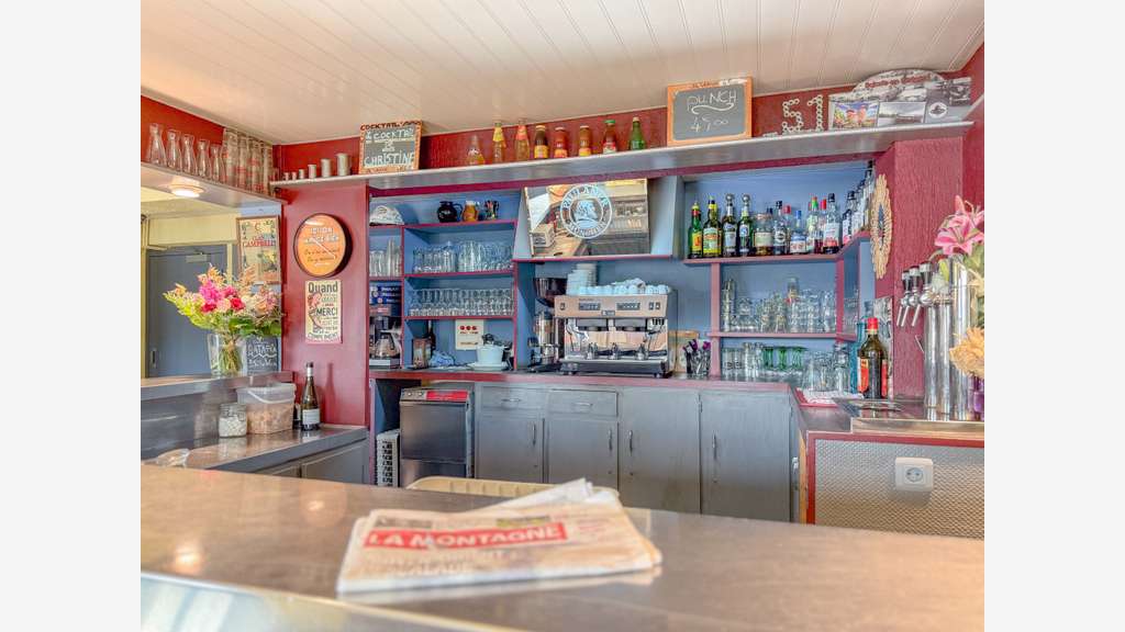 Vente hôtel bar restaurant à St Etienne Cantales