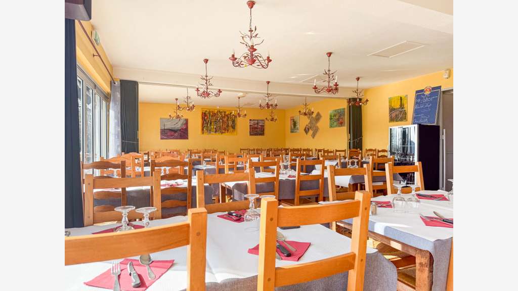 Vente hôtel bar restaurant à St Etienne Cantales