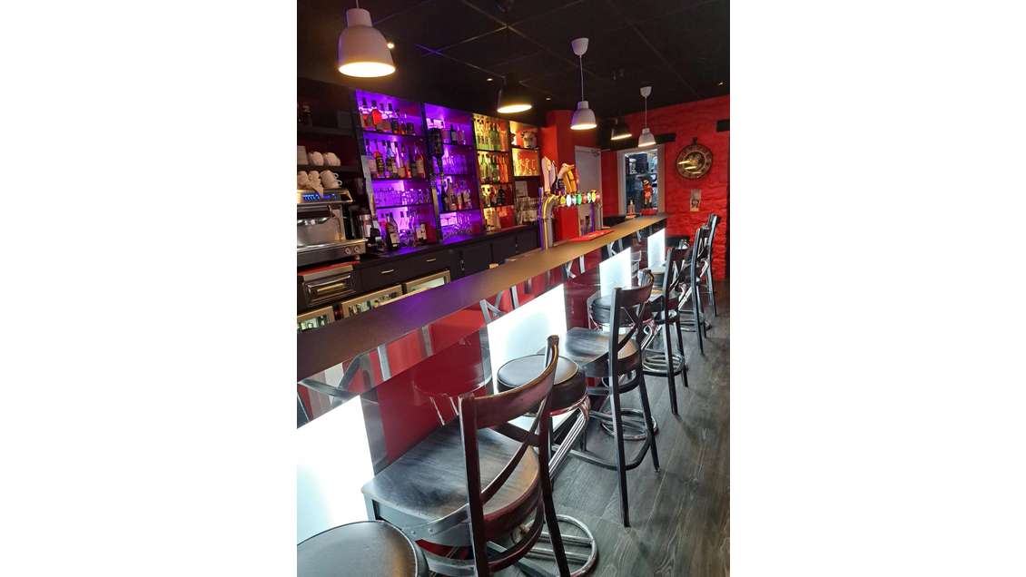 Bar moderne à vendre dans une station balnéaire 22