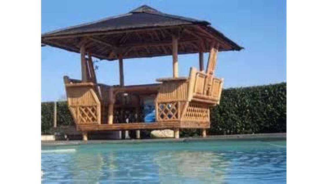 A vendre bar pur secteur Presquile