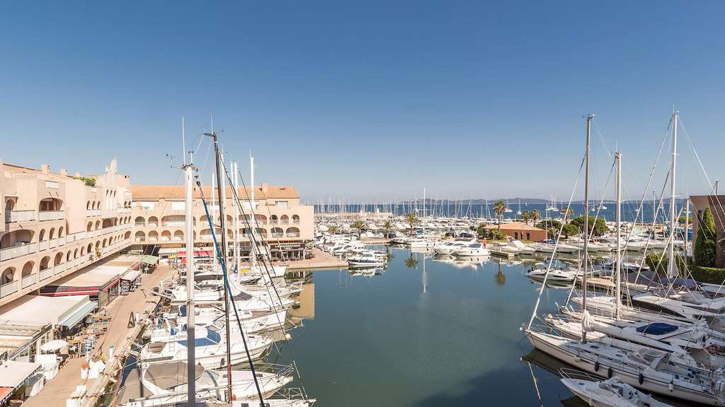 EXCLUSIVITE FDC restaurant sur le port de Hyeres