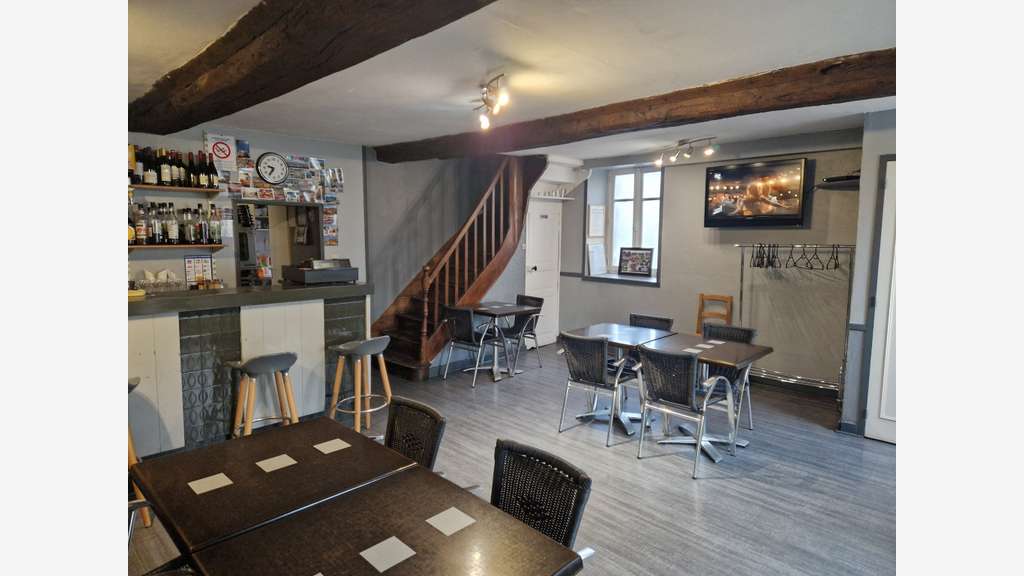 AV bar restaurant pizzas avec logement Orne Ouest