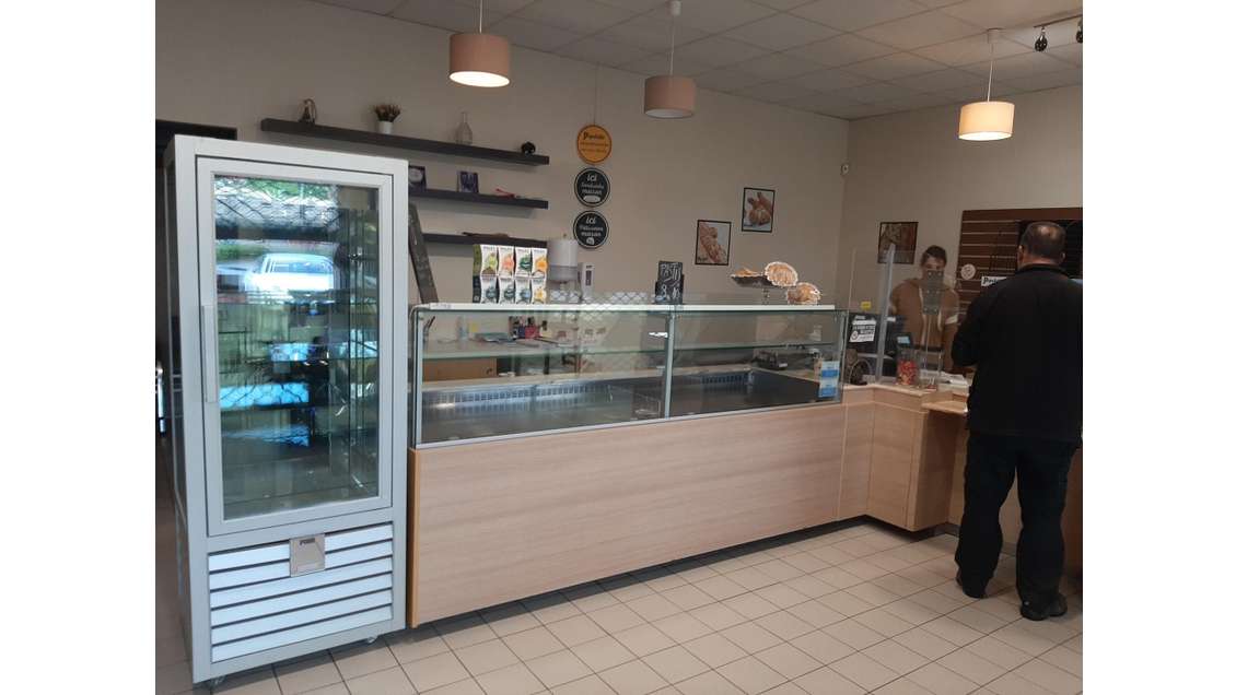 Vente Belle création dans galerie Marchande