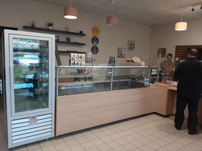 Vente Belle création dans galerie Marchande