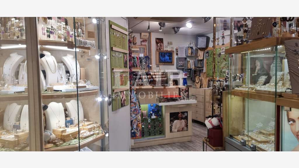 A vendre FDC bijouterie fantaisie à Alençon