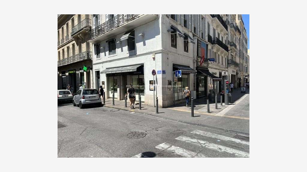 AV FDC bijouterie luxe en angle de rue Marseille